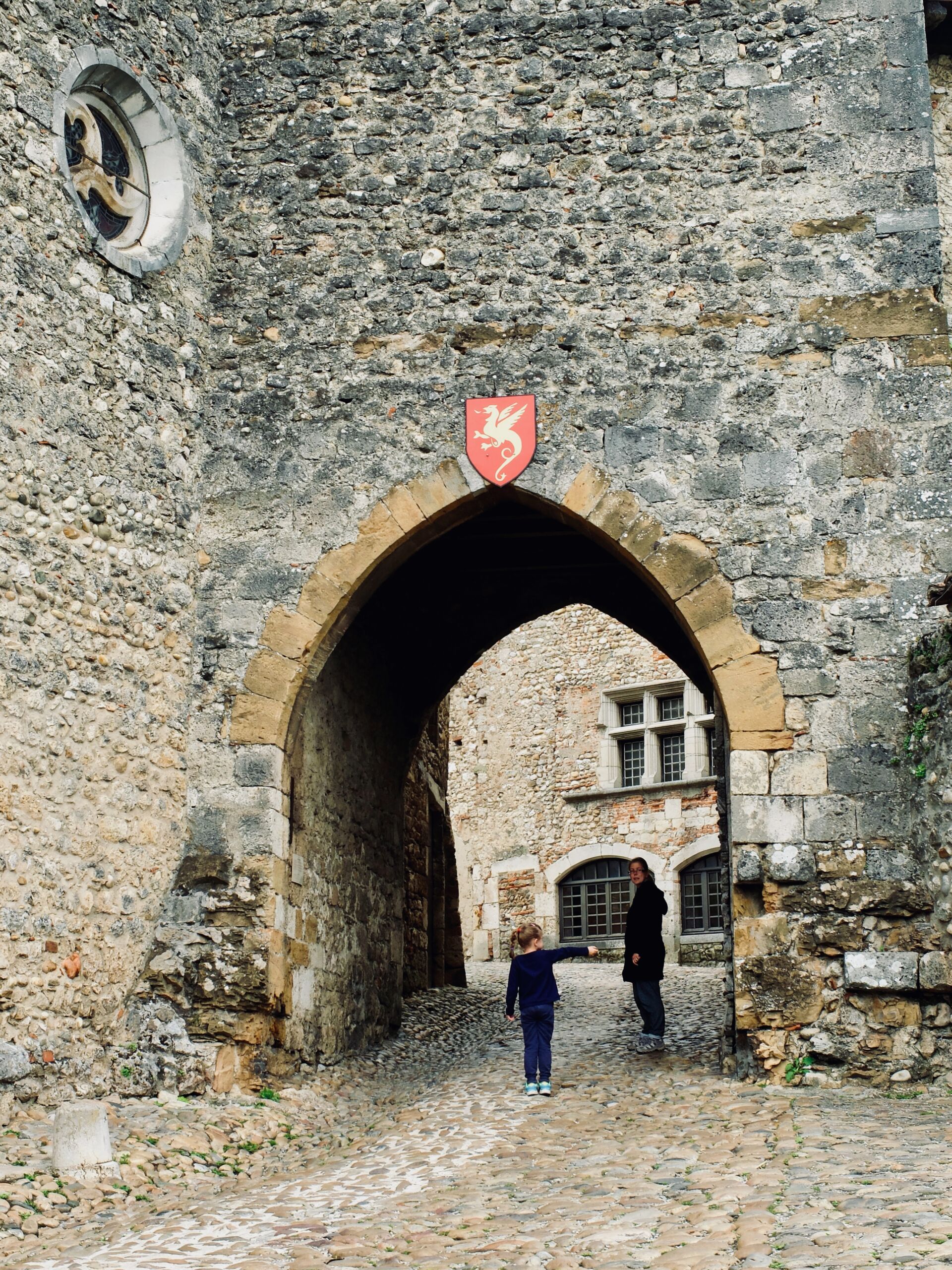 Perouges près de Lyon visite famille 1