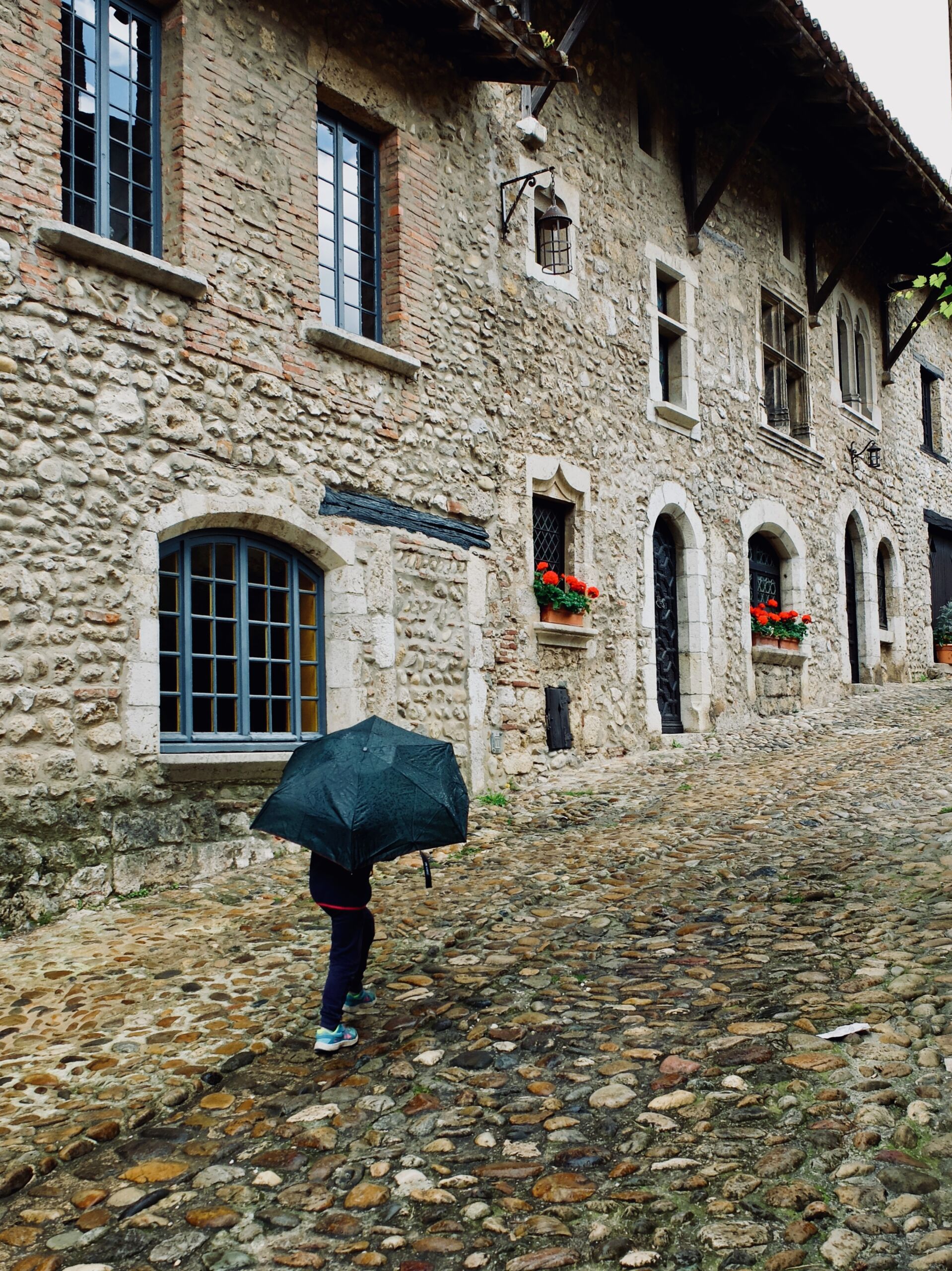 Perouges près de Lyon visite famille 2