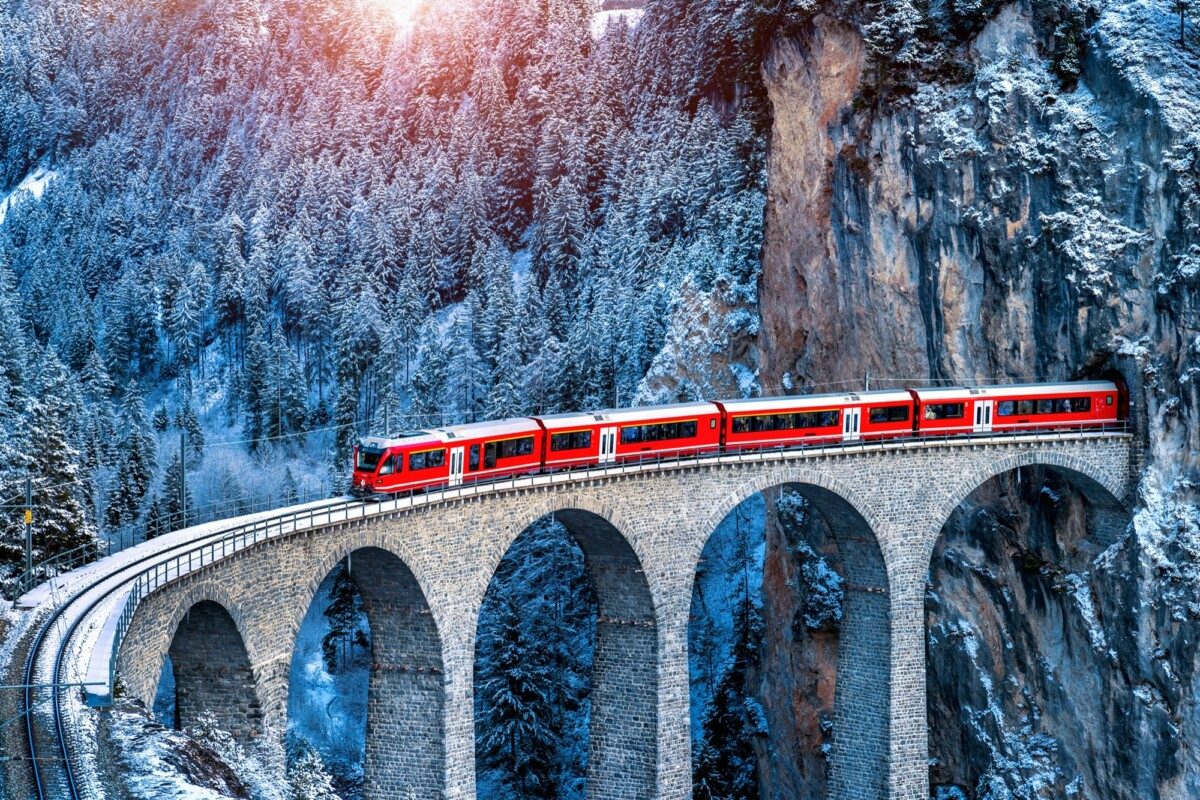 suisse-train-neige-hiver